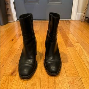 Frye Pia Chelsea Short Black Leather Bootie 3” Heel Size 8.5